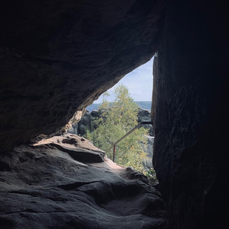 u pećini